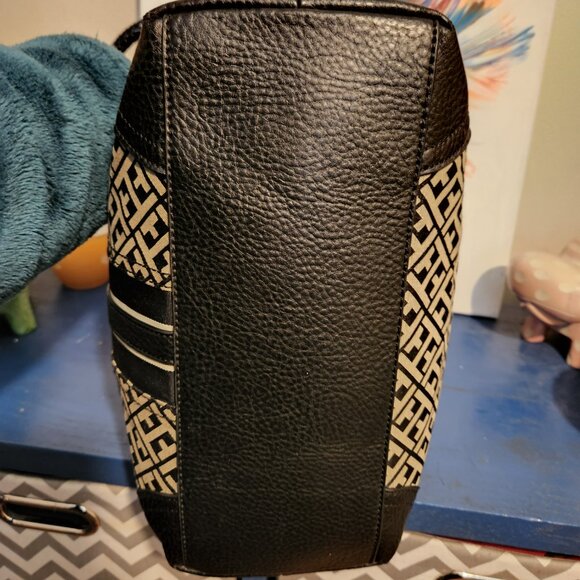 Large TOMMY HILFIGER cream|black canvas, faux leather monogram shoulder tote bag - Picture 4 of 9